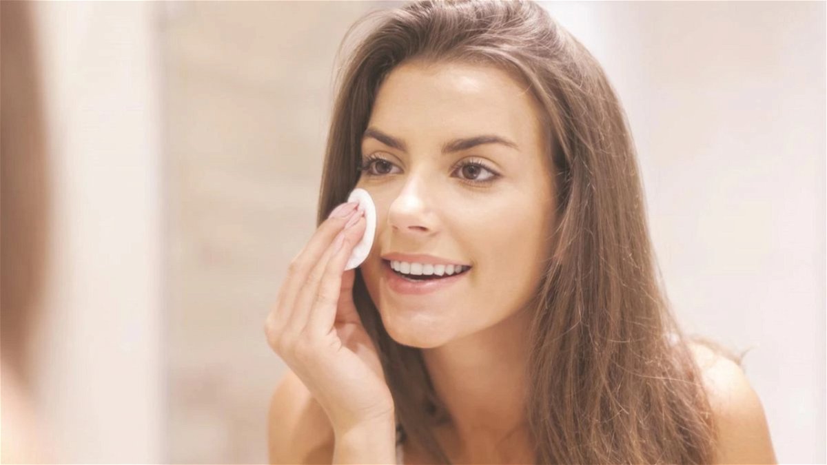 Guía definitiva para realizar una limpieza facial: pasos, trucos y