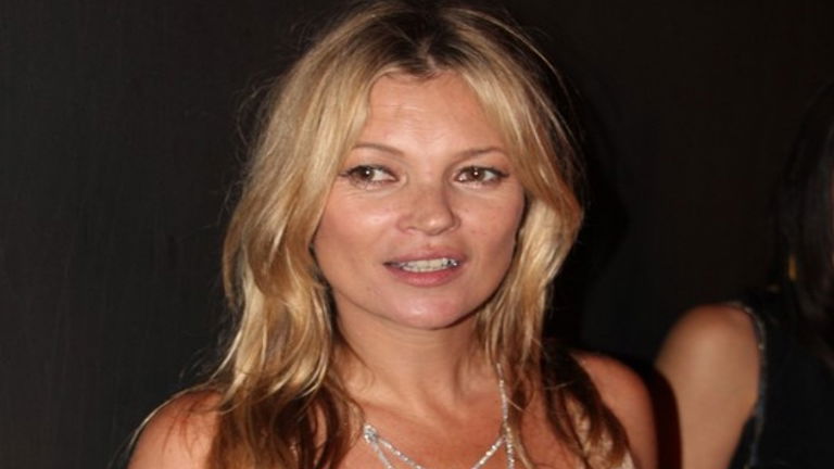 Este es el vestido más icónico de Kate Moss, te contamos todo sobre este diseño