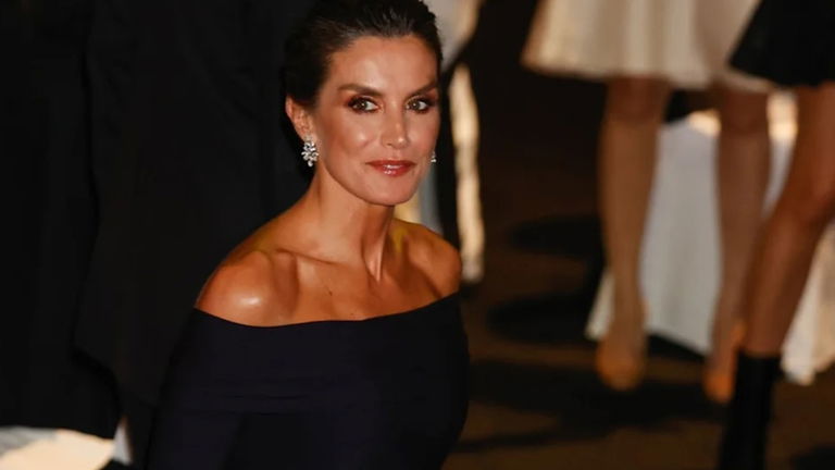 Consigue el estilo de Letizia Ortiz: 9 atuendos sofisticados y elegantes que siguen siendo tendencia