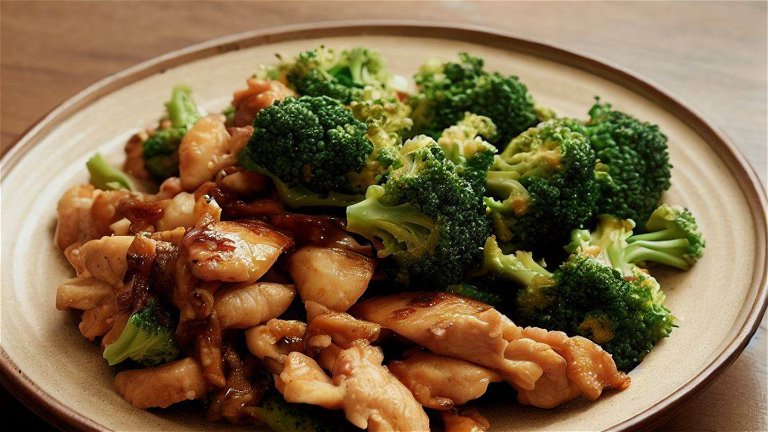 Pollo salteado con brócoli, receta fácil