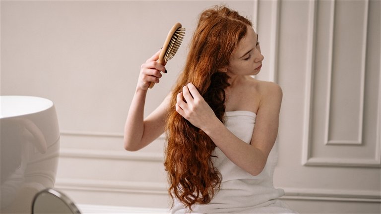 Cómo desenredar el pelo sin dañarlo: 6 métodos infalibles