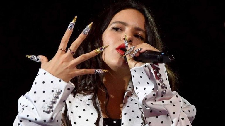 La 9 mejores manicuras de Rosalía