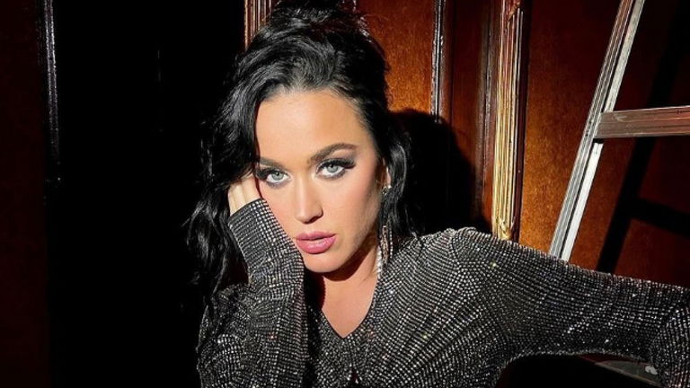 El flequillo despuntado: la elección de Katy Perry para restar años