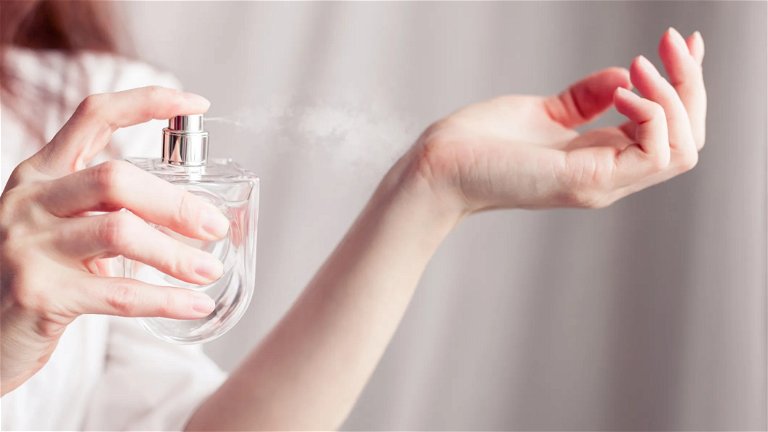 9 perfumes baratos que huelen muy bien