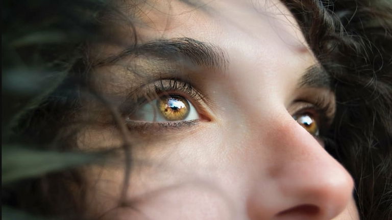 Cómo maquillar ojos pequeños para que parezcan más grandes