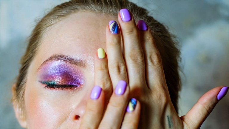 10 ideas de manicura lila para que tus manos parezcan más juveniles