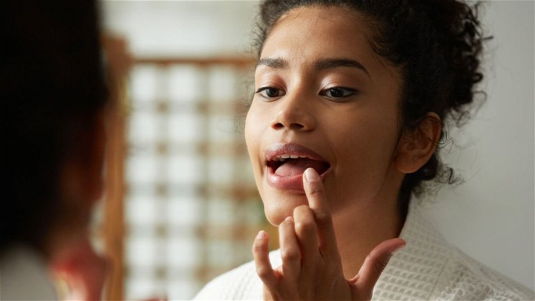 Por qué se pelan los labios y cómo puedes solucionarlo