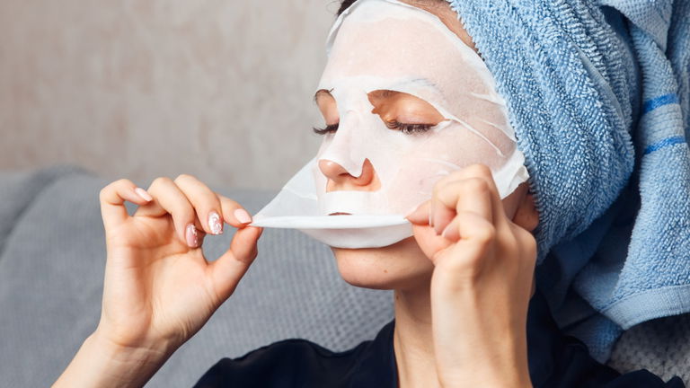 Cómo hacer una rutina de belleza facial en casa