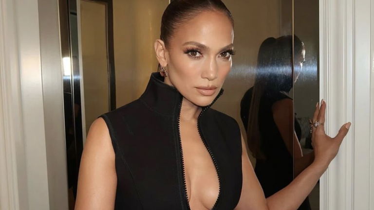 Jlo muestra su rostro totalmente natural a los 54 años