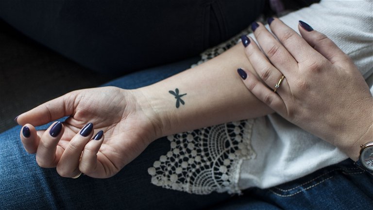 8 ideas de tatuaje para mujeres mayores (50 años o más)