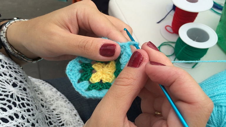 Qué es el craftcore: la ropa usada y diy que puedes implementar en tu día a día