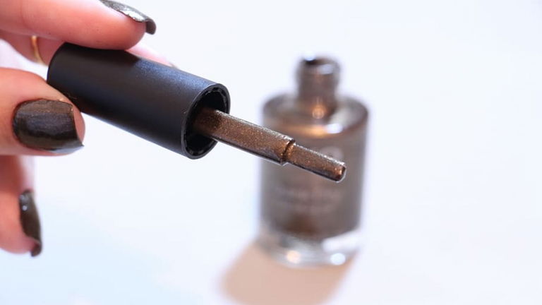 Las 10 mejores ideas de uñas en tonos marrones para otoño 2023