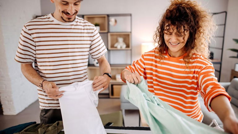 ¿Cómo planchar la ropa sin plancha y que quede sin arrugas?