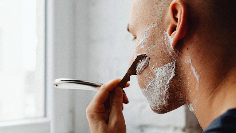 Cómo evitar los granitos que salen después de afeitarse