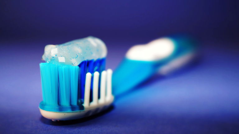 Qué significa la barra de color del tubo pasta de dientes de Mercadona