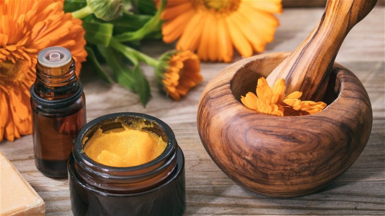 Las mejores plantas para calmar la piel sensible: prepara ungüentos y cremas caseras