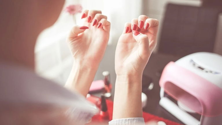 Los mejores colores de uñas para pieles blancas o muy pálidas