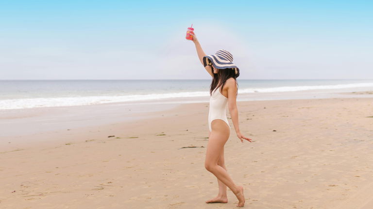 3 bañadores efecto vientre plano que completan tus looks de playa