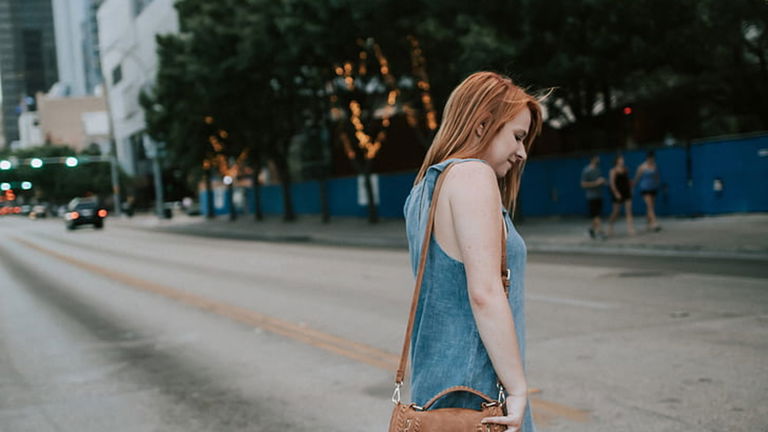 Este vestido vaquero de Stradivarius es perfecto para diario: te lo pondrás con todo