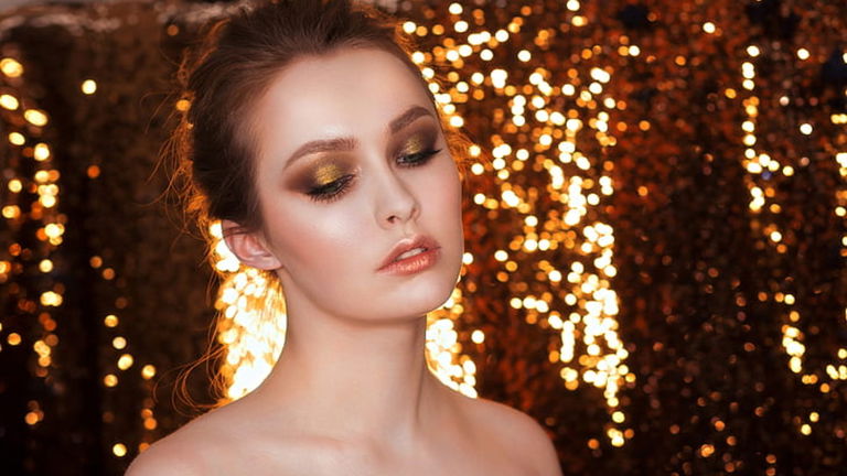 Ojos glitter: ilumina y potencia tu mirada con el efecto de moda