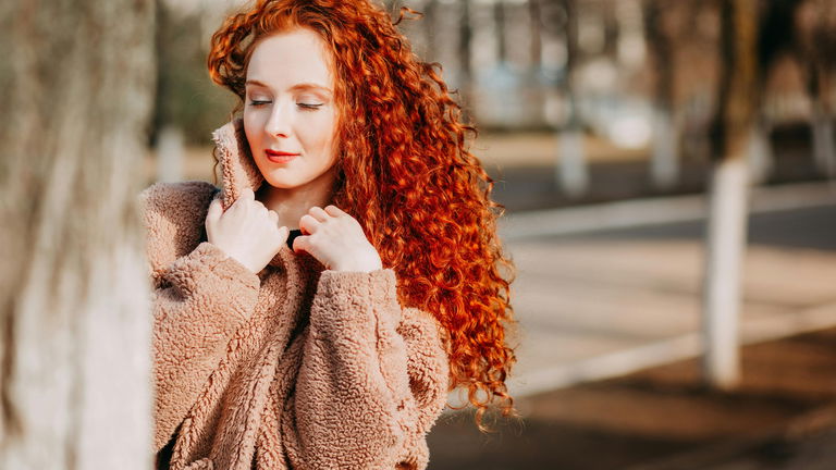 El abrigo de pelo de Bershka que combinarás con todo este invierno