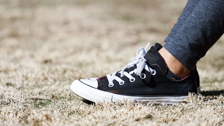 Las nuevas zapatillas de Lefties que te trasladan a tu infancia: combinan con todo