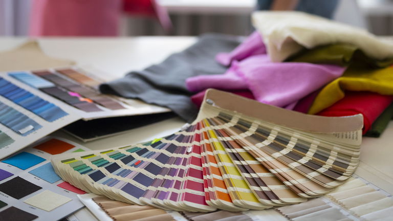 ¿Eres invierno frío? Guía completa para reconocer tu colorimetría y vestir con estilo