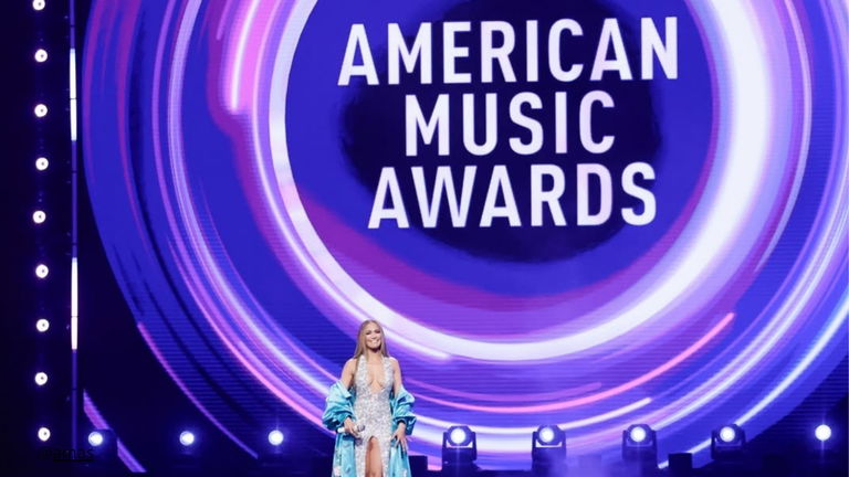 Los 10 looks que definieron la moda en los AMAs 2025