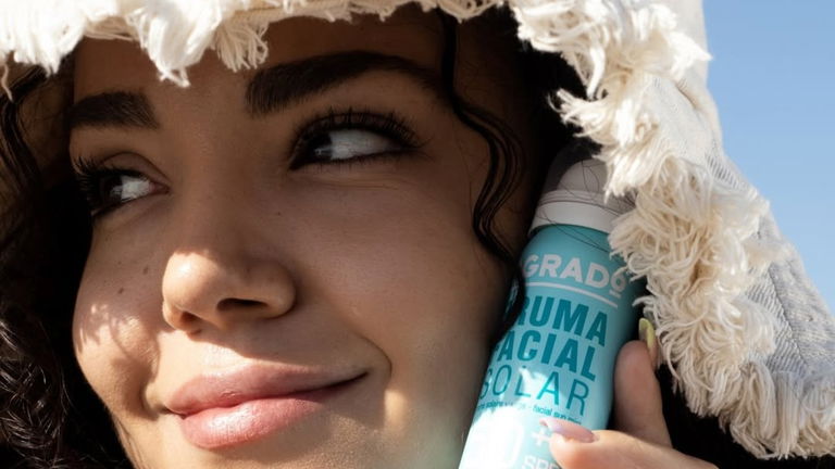 Esta bruma solar de 3,99 € protege, hidrata y deja efecto glow sin arruinar tu maquillaje