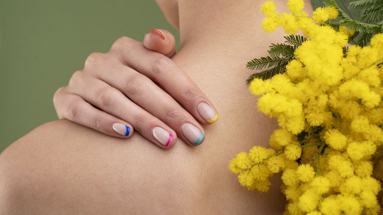 Los colores de uñas que tienes que llevar en mayo