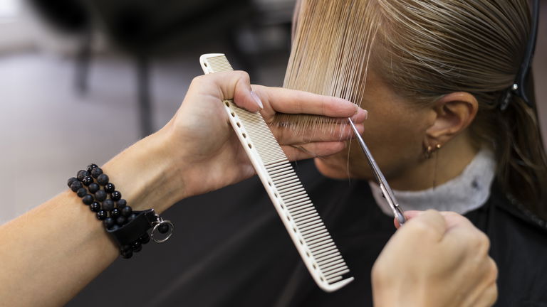 Kitty cut: el corte en capas largas que estiliza, rejuvenece y arrasa esta temporada