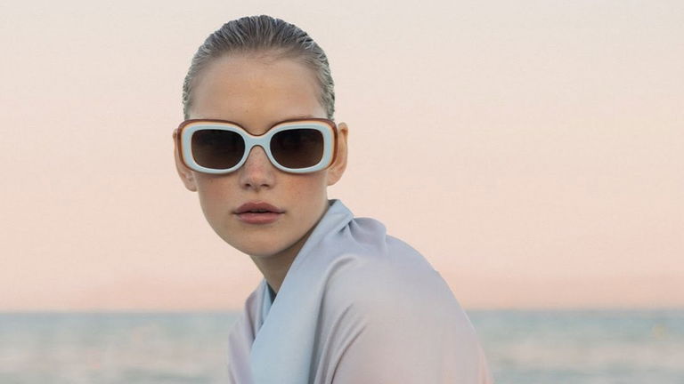 Las 5 gafas de sol más coloridas para arrasar este verano 2025