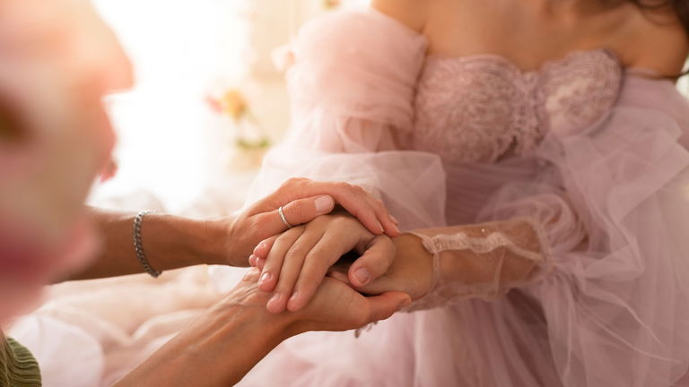 5 vestidos perfecto de invitada para brillar como madre de la novia esta primavera-verano