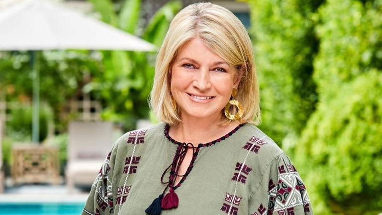 Este iluminador de 14€ es el secreto de la piel radiante de Martha Stewart (y lo usa todos los días)