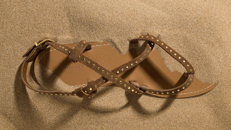 Sandalias con tachuelas de Stradivarius: 3 modelos cómodos y tendencia