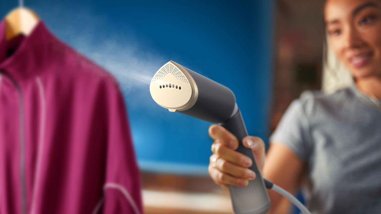 Di adiós a la plancha: el vaporizador de Philips que cabe en tu bolso y salva tus looks en segundos