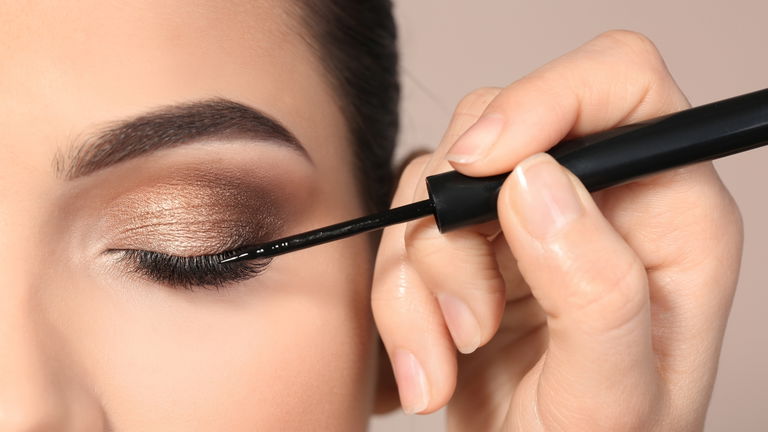 ¿Pija o choni? Tu eyeliner te delata, un maquillador te cuenta cómo hacerlo