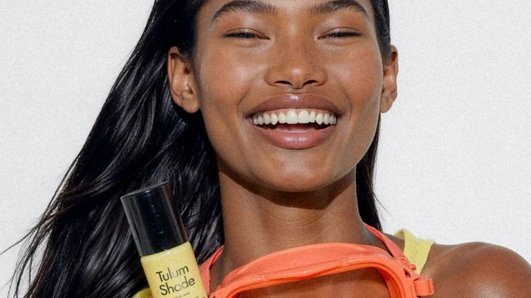 El mejor spray para proteger el pelo del sol, el cloro y la sal este verano