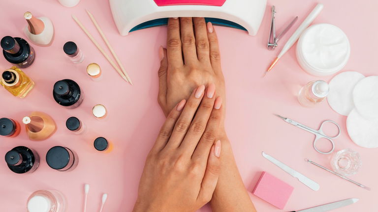 Guía definitiva sobre uñas de gel: paso a paso, duración, beneficios y posibles riesgos