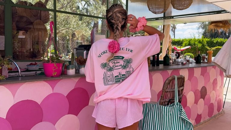 El rosa: La tendencia de color que arrasará en 2025 ya tiene quien la lleve (y con mucho estilo)