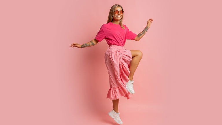 Rosa sin reglas: Cómo llevar el color más audaz de la moda