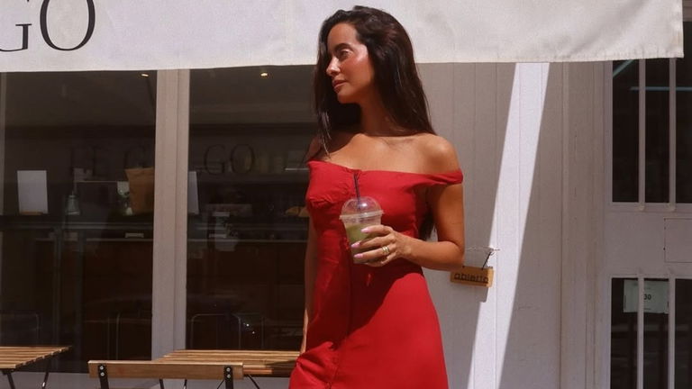 Así puedes copiar el look de María F. Rubíes (vestido, sandalias y pendientes de Mango)