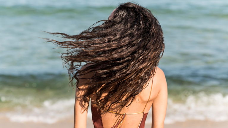¿Cómo debe ser un fotoprotector para el cabello? ¿Es necesario usarlo?