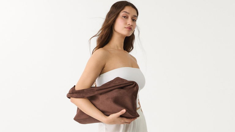 Dos looks de verano de Inditex con bolso de ante que seguirás usando después