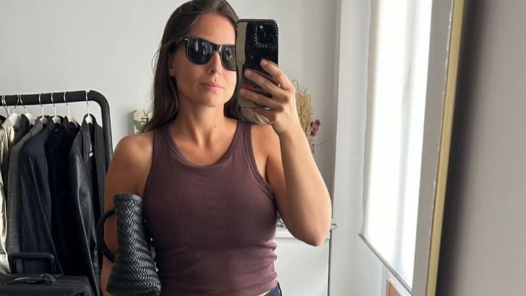 Camisetas de Uniqlo con sujetador integrado: el truco de estilo más práctico del verano