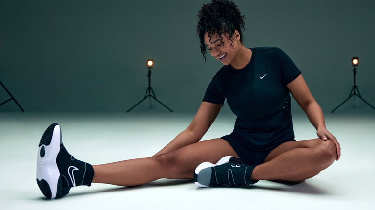 No son para andar por la calle: así son las botas futuristas de Nike y Hyperice que calientan y recuperan tus piernas