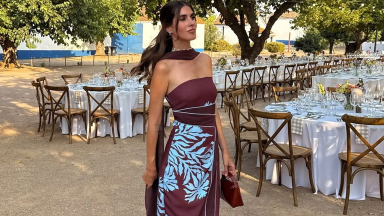 Mery Turiel elige el vestido de invitada más elegante de esta temporada (y es de una marca española)