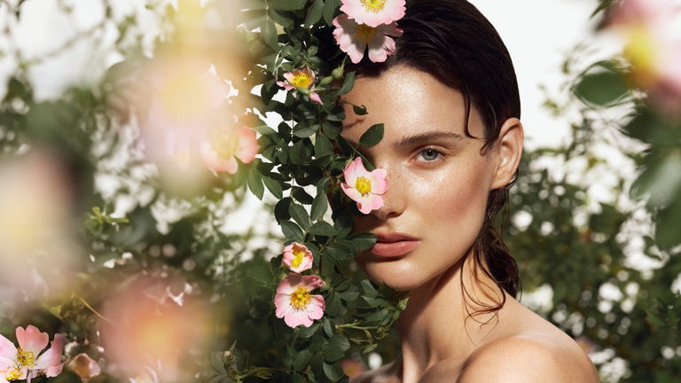 Una rutina facial para cada década: descubre las gamas de Weleda
