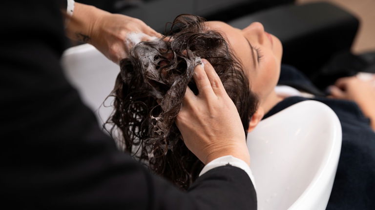 Tips de cuidado del cabello donde todos los peluqueros coinciden