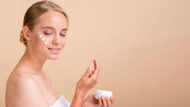 ¿Aplicas bien tu crema? Descubre la técnica de los 13 puntos